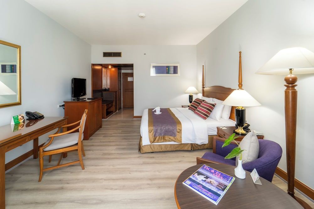 Century Park Hotel Deluxe Double or Twin Room 17