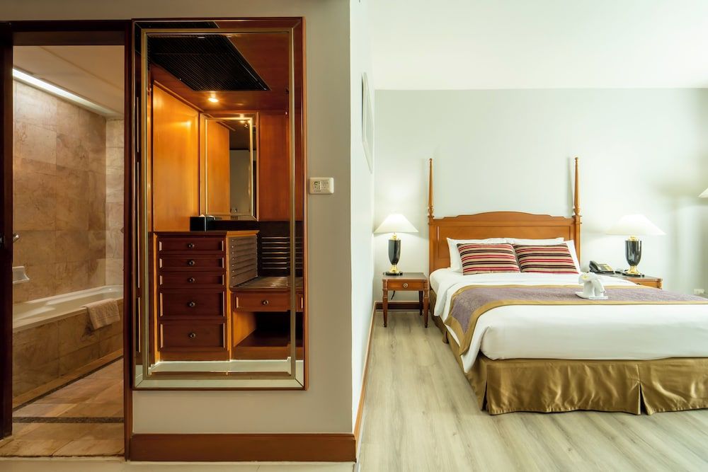 Century Park Hotel Deluxe Double or Twin Room 10