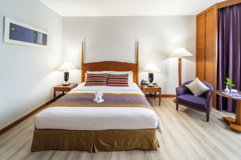 Century Park Hotel Deluxe Double or Twin Room 12