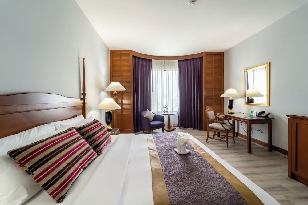 Century Park Hotel Deluxe Double or Twin Room 4