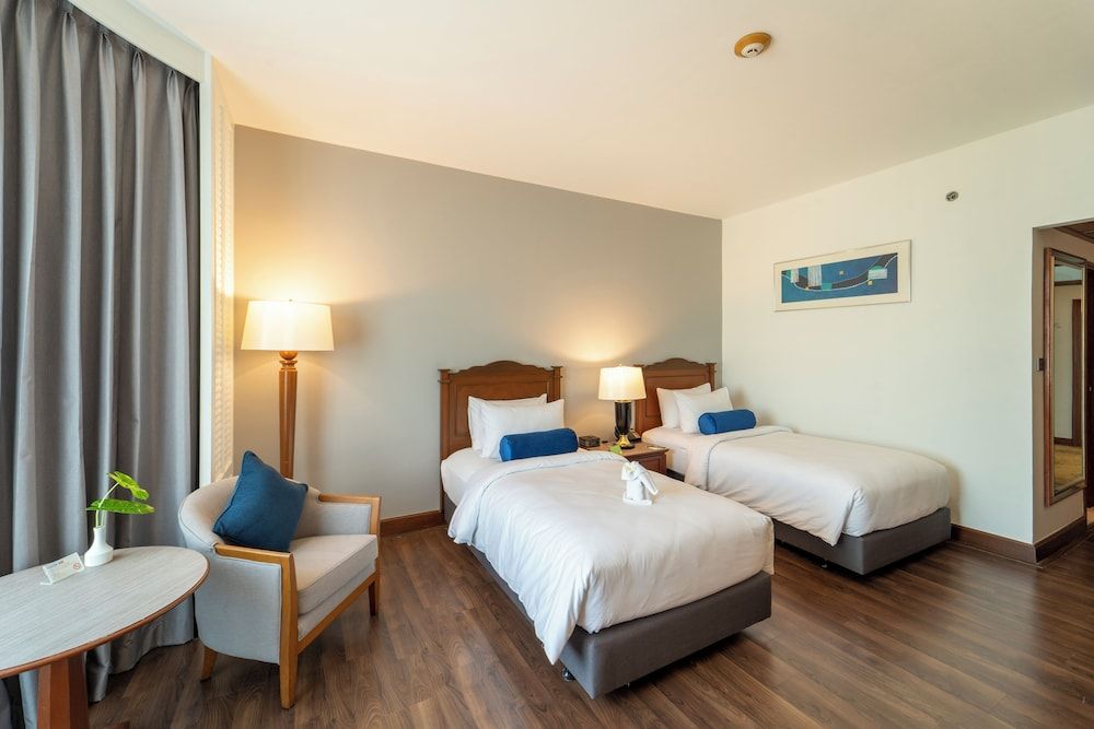 undefined Century Park Hotel 8