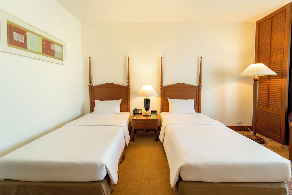 Century Park Hotel Superior Twin Room 2