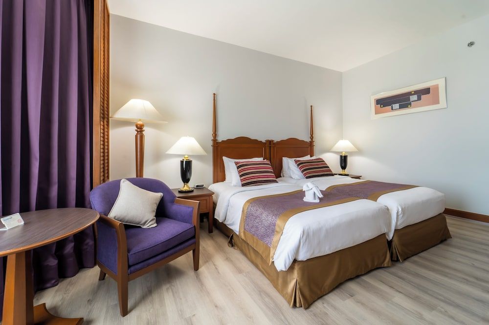 Century Park Hotel Deluxe Double or Twin Room 4