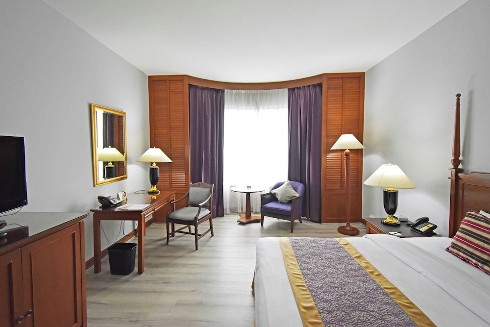 Century Park Hotel Deluxe Double or Twin Room 8
