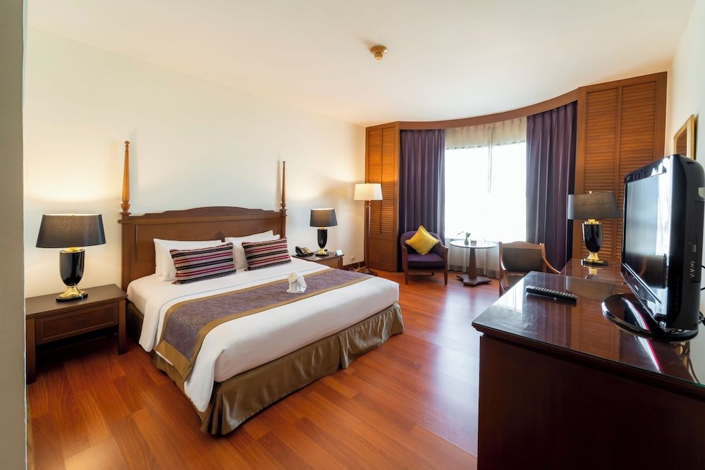 Century Park Hotel Deluxe Double or Twin Room 18