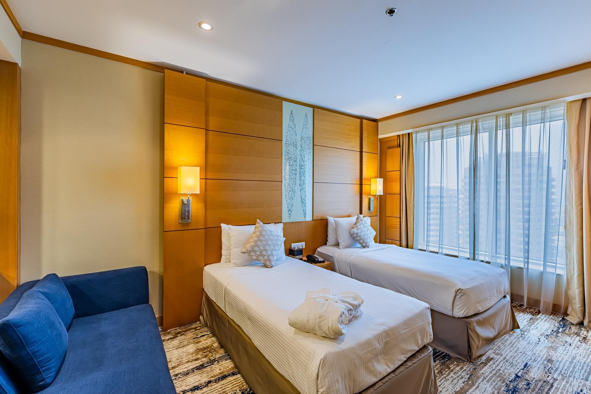 Carlton Downtown Deluxe Room 13