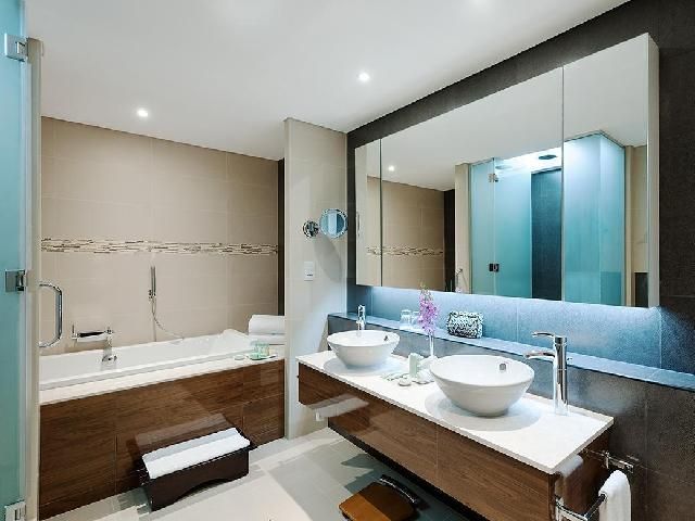 undefined Carlton Downtown 6