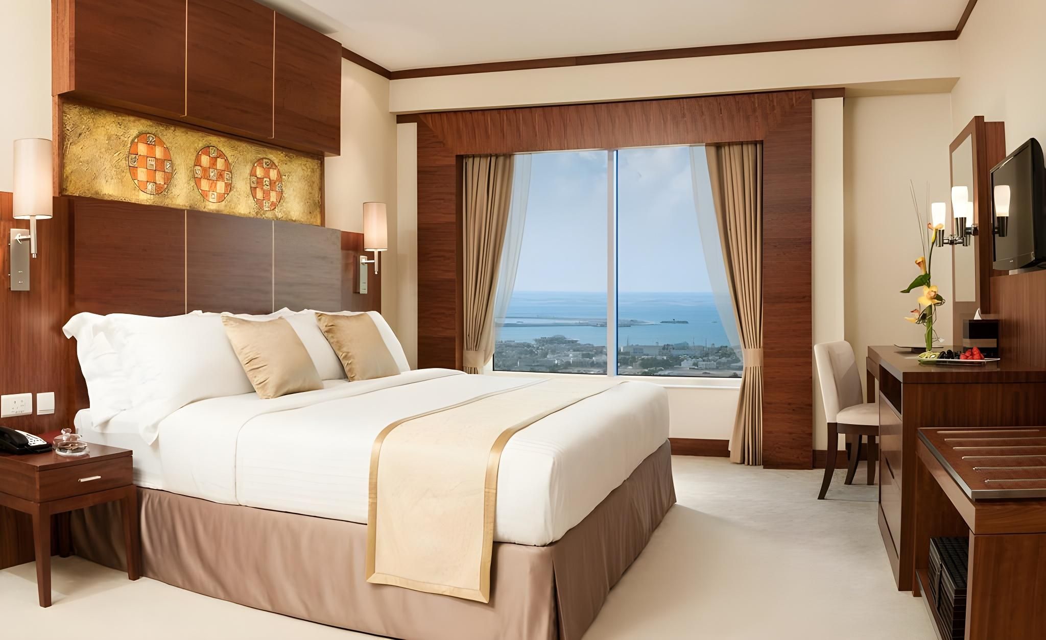 Carlton Downtown Deluxe Room 14