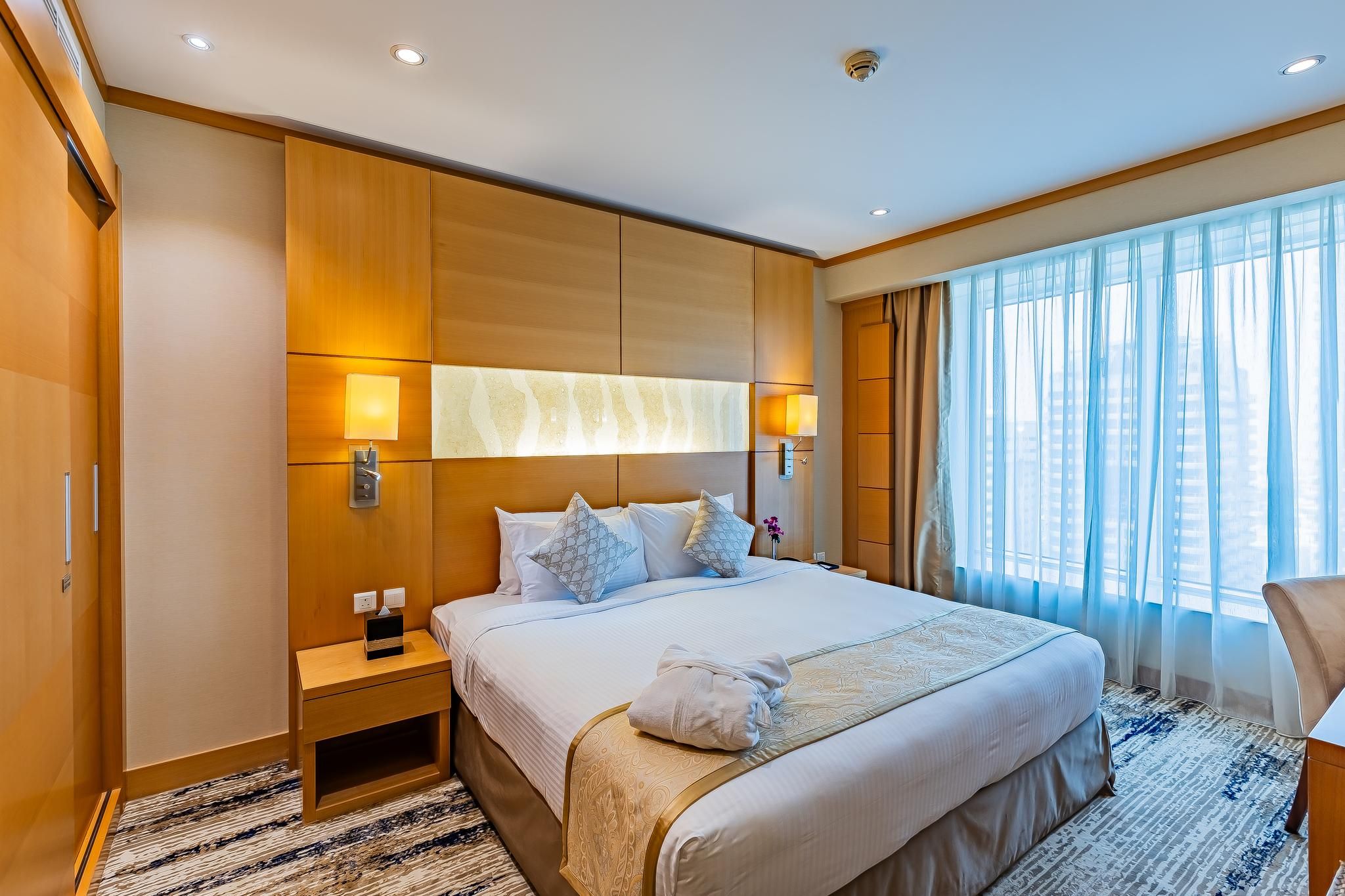 undefined Carlton Downtown Hotel 5