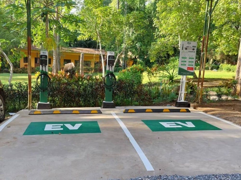 Electric vehicle charging station