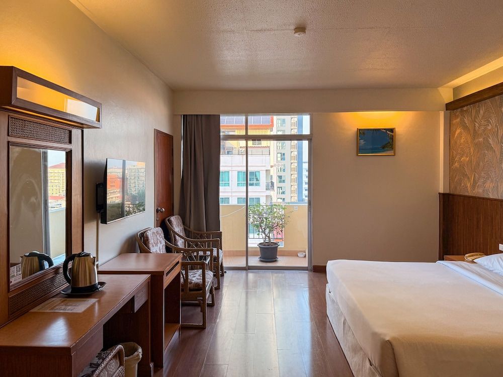 Golden Beach Hotel Pattaya Superior Room 10