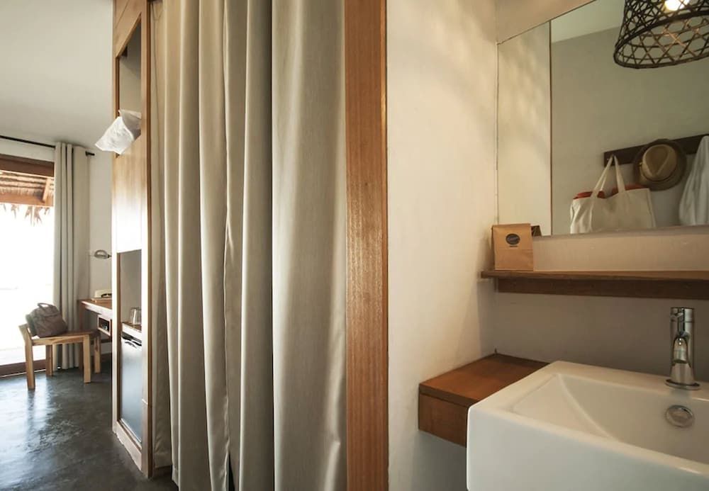 Escape Beach Resort Honeymoon Bungalow, Beachfront 8