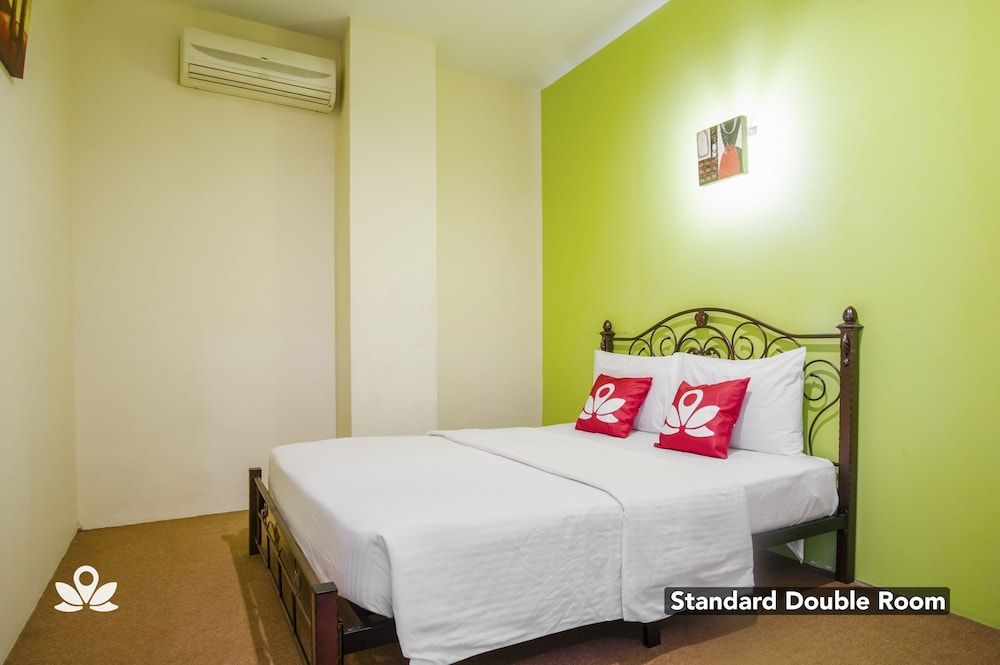The Explorers Guesthouse and Hostel Standard Double Room 2