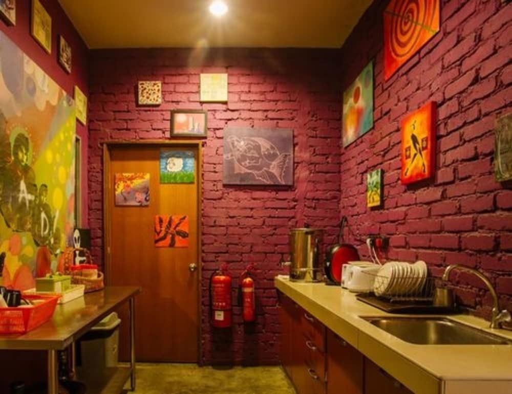 The Explorers Guesthouse and Hostel Standard Twin Room 8