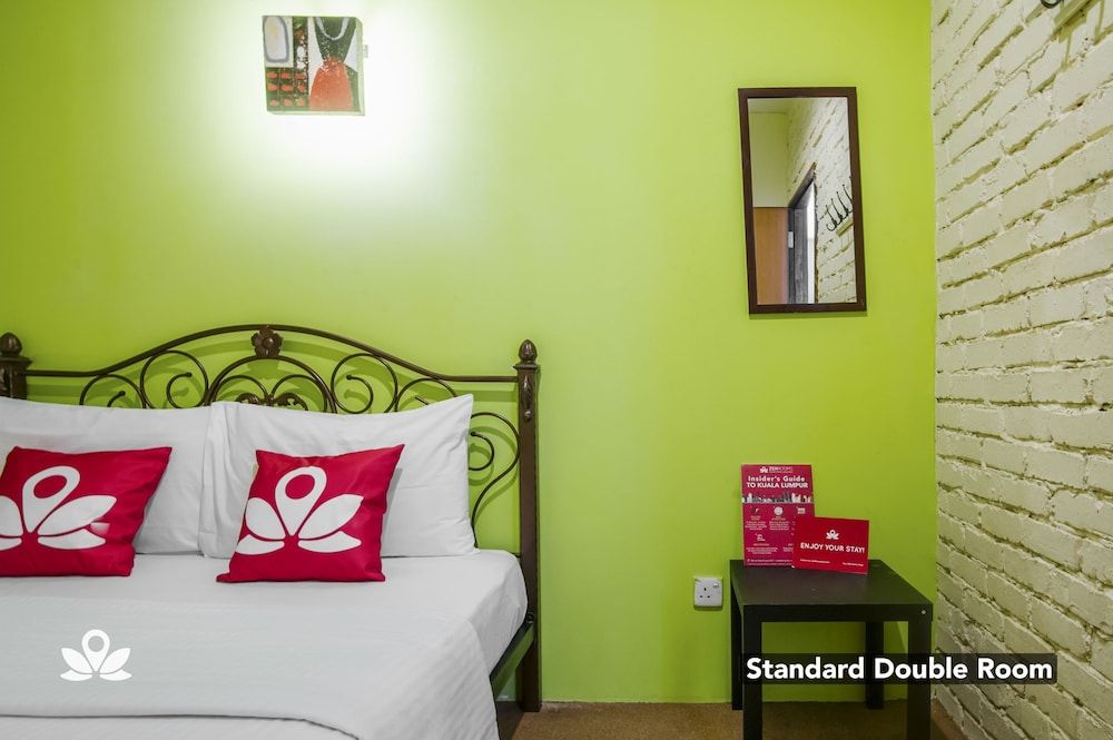 The Explorers Guesthouse and Hostel Standard Double Room 4