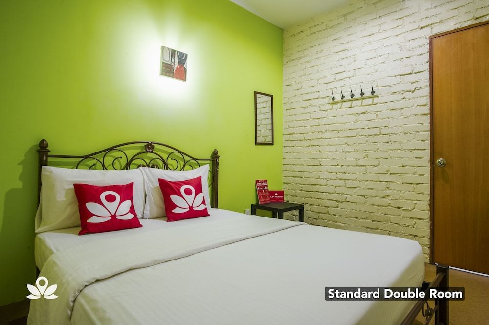 The Explorers Guesthouse and Hostel Standard Double Room 3