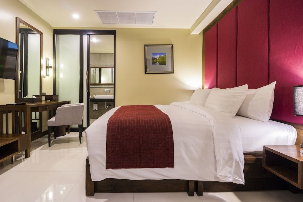 Premium Suite Pool Access