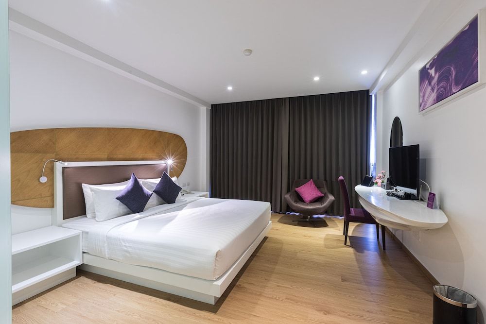 Hotel Icon Bangkok Sukhumvit 2 Superior Room, 1 Double or 2 Twin Beds, Non Smoking, City View 3