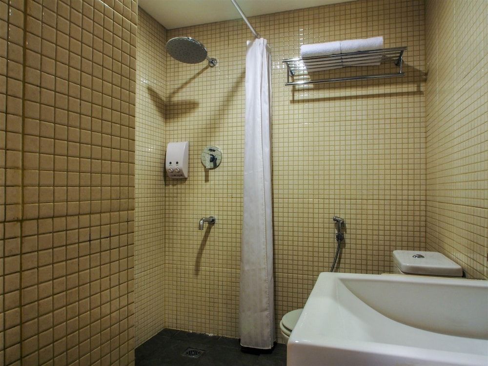 M Hotel Jakarta Standard Room 4