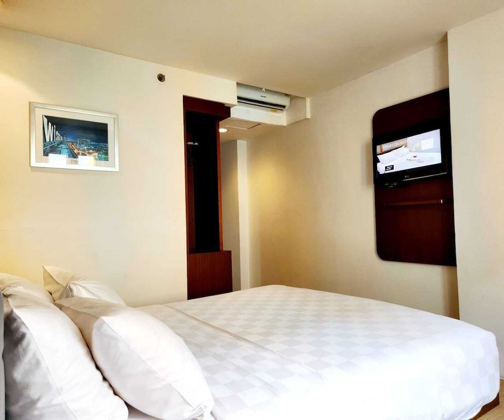 M Hotel Jakarta Standard Room 3