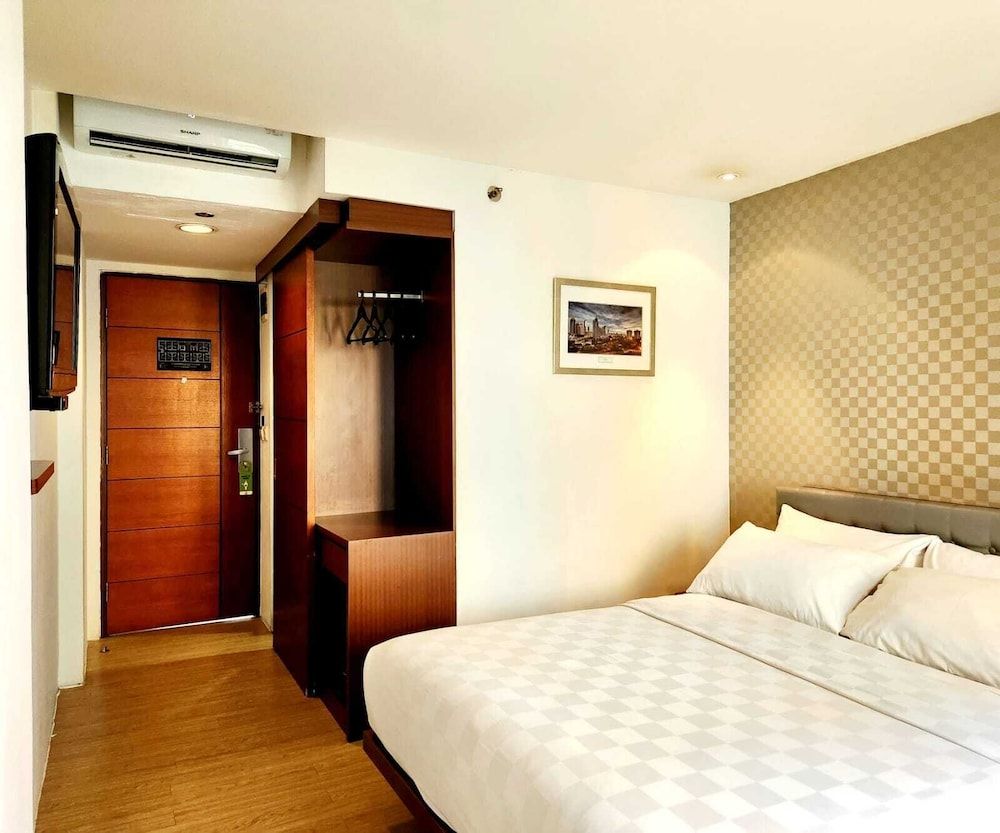 M Hotel Jakarta Standard Room 2