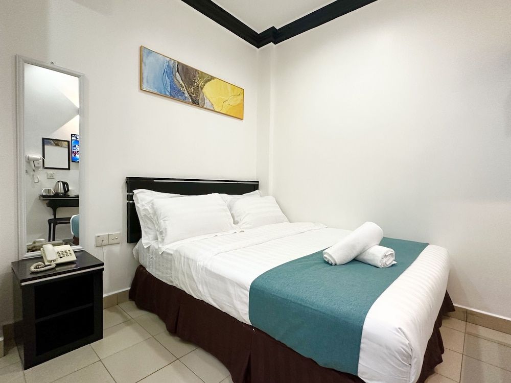 Exclusive Room, 1 Queen Bed, No Windows