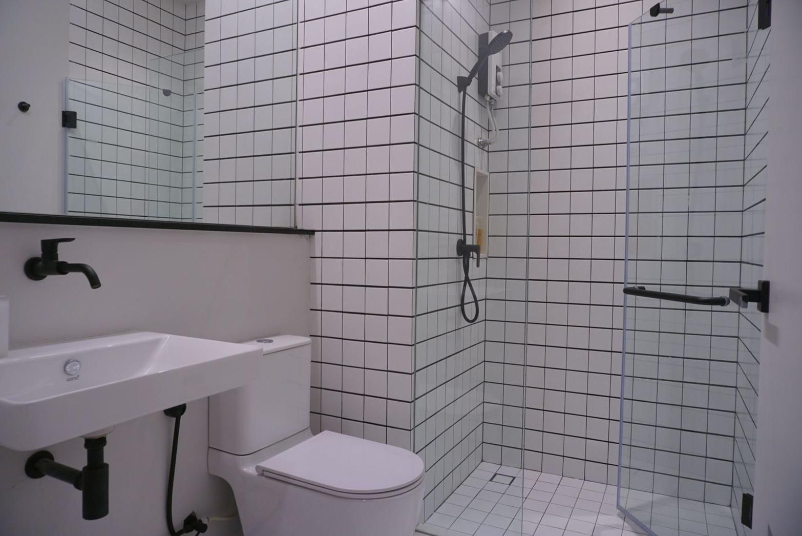 CHERN Bangkok Standard Twin Room with Balcony 3