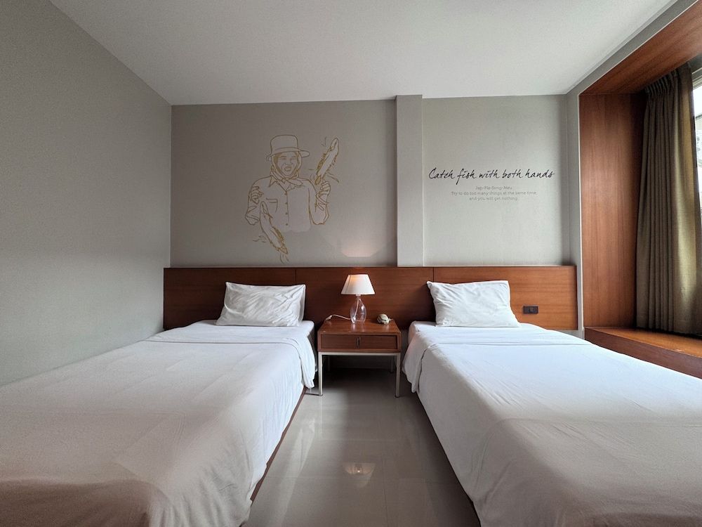 CHERN Bangkok Standard Twin Room 3