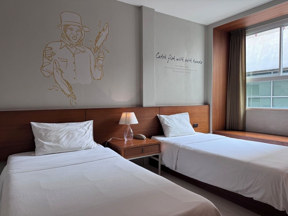CHERN Bangkok Standard Twin Room 5