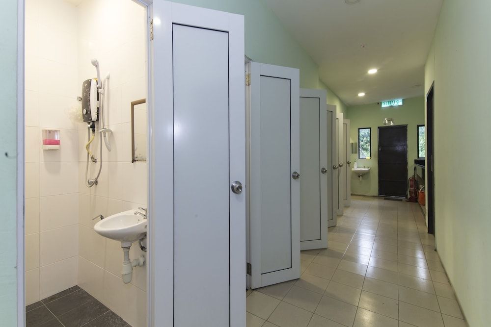 Rain Forest Hotel Standard Twin Room, Shared Bathroom 5