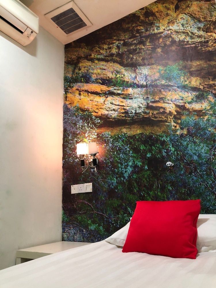 undefined Rain Forest Hotel 6