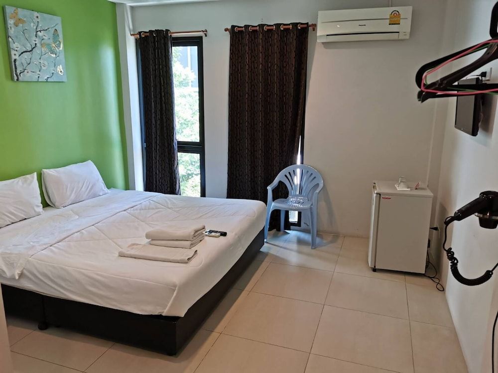 Varinda Hostel Deluxe Double Room 9