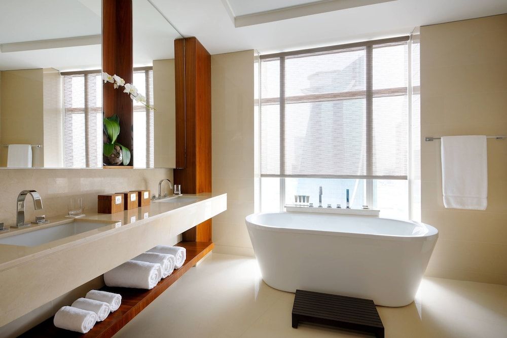 Executive Suite, 1 King Bed, Corner