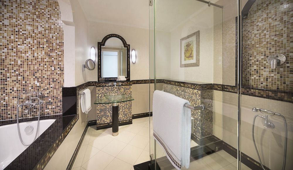 Al Habtoor Grand Resort, Autograph Collection® Tower Partial Sea View Room - Spacious Stay with Private Beach Access 6