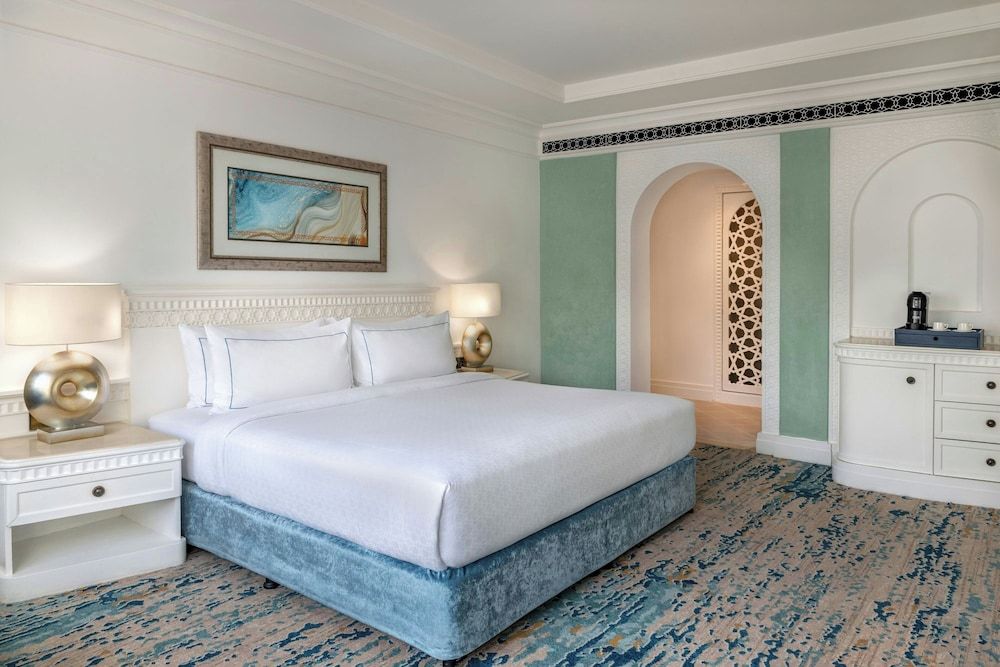 Al Habtoor Grand Resort, Autograph Collection® Tower Partial Sea View Room - Spacious Stay with Private Beach Access 2