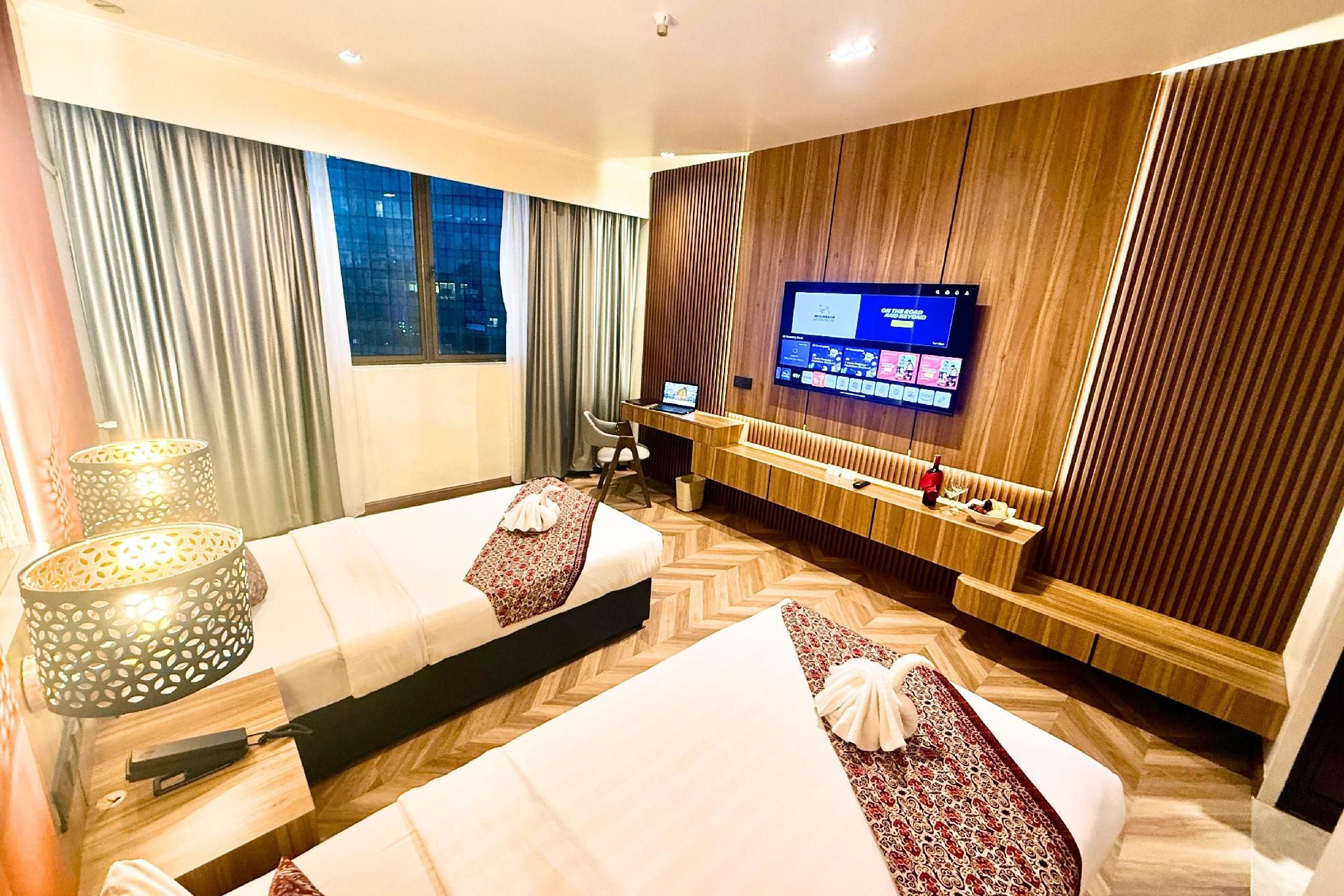 Deluxe Hill View Twin Room
