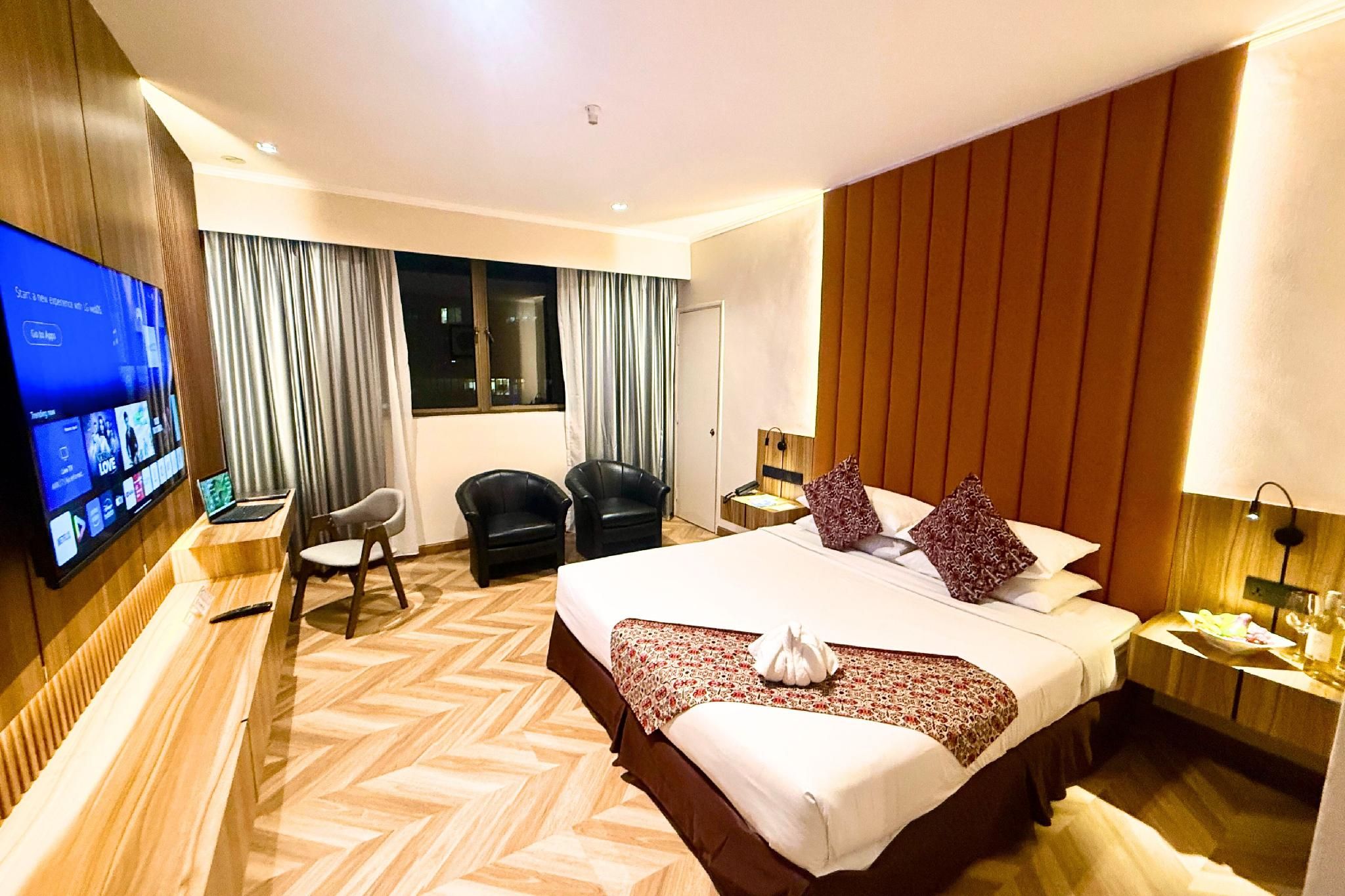 Deluxe Hill View King Room