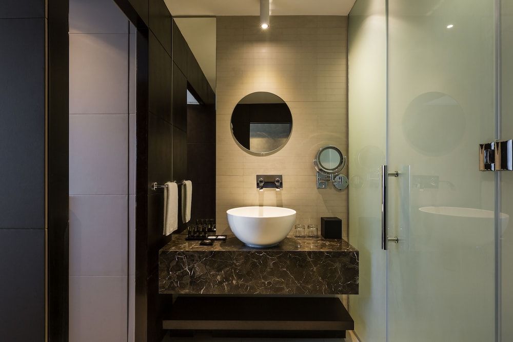 The Canvas Dubai - MGallery Hotel Collection Superior Room, 1 King Bed 4
