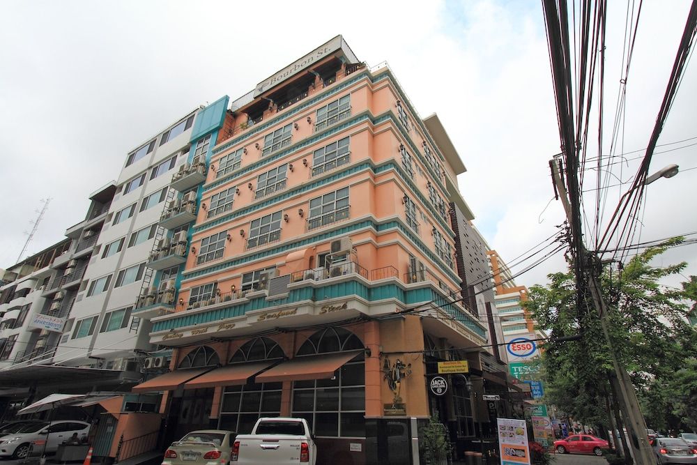 undefined Bourbon St Boutique Hotel 2