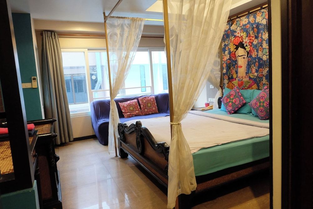 Sabai Sabai @ Sukhumvit Hotel Deluxe Room 21