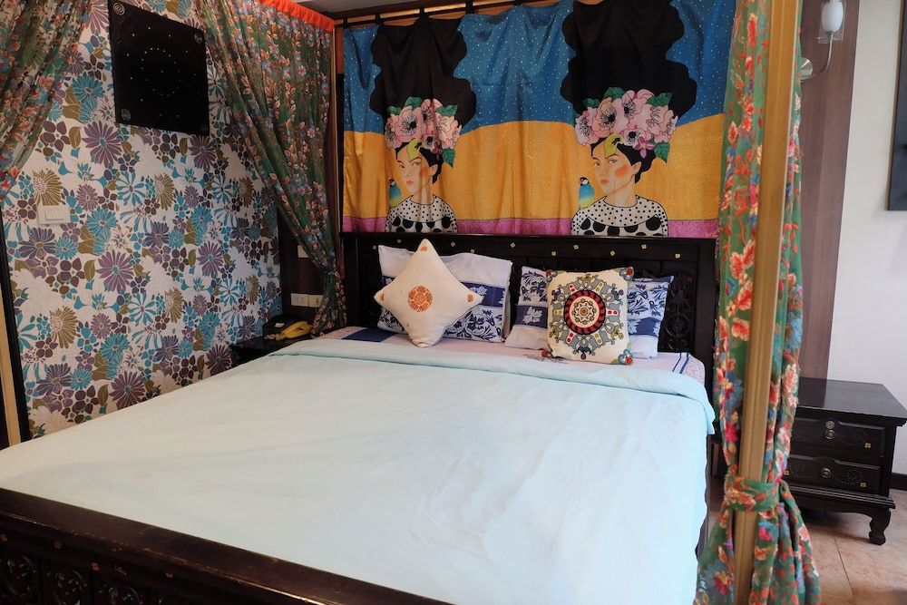 Sabai Sabai @ Sukhumvit Hotel Deluxe Room 12