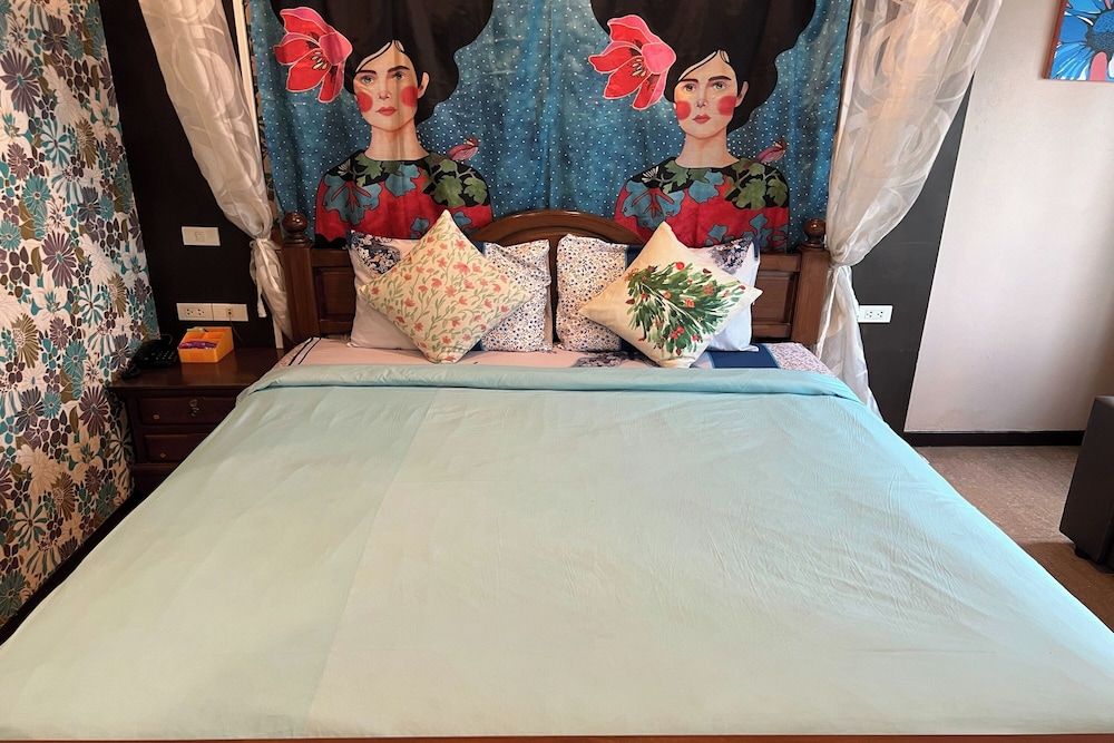 Sabai Sabai @ Sukhumvit Hotel Deluxe Room 8