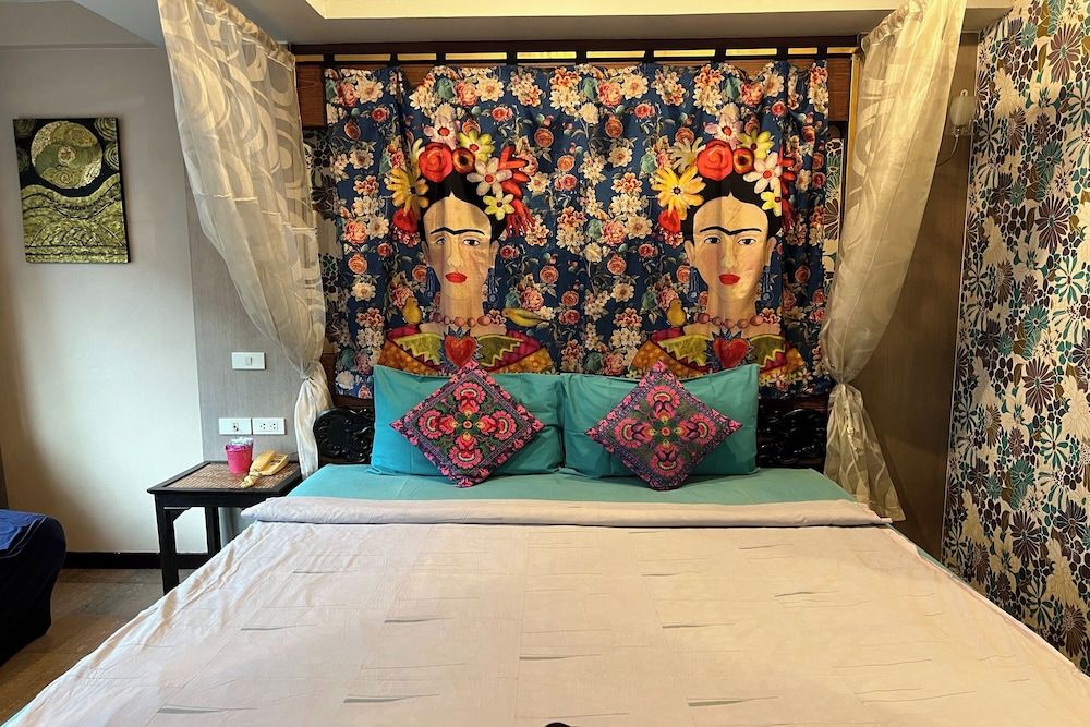 Sabai Sabai @ Sukhumvit Hotel Deluxe Room 2