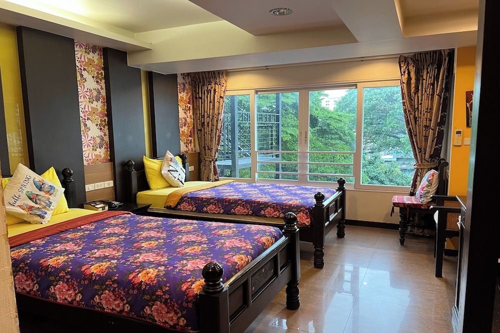 Sabai Sabai @ Sukhumvit Hotel Deluxe Room 3