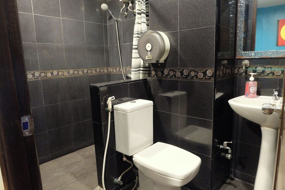 Sabai Sabai @ Sukhumvit Hotel Deluxe Room 24