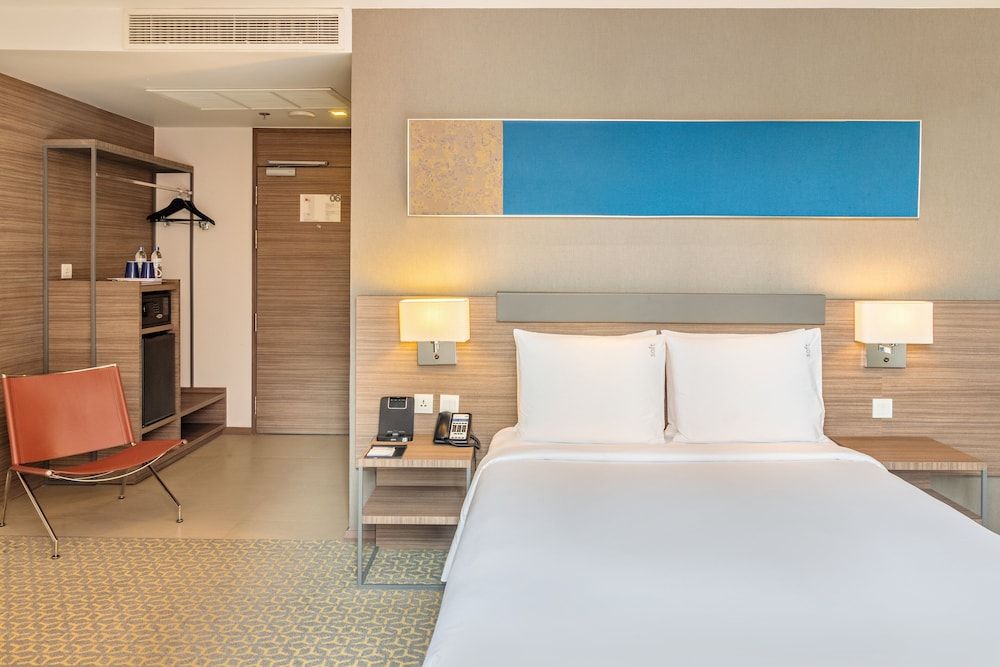 Standard Room, 1 Queen Bed (Extra Floor Space, Free Breakfast)