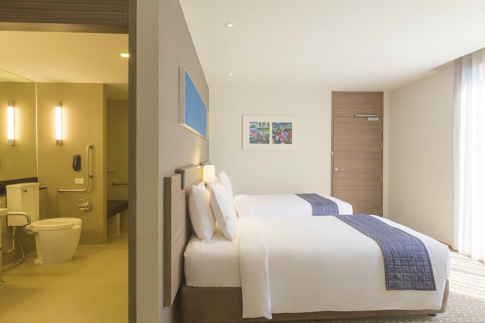 Room, 2 Twin Beds, Accessible (With Free Breakfast)