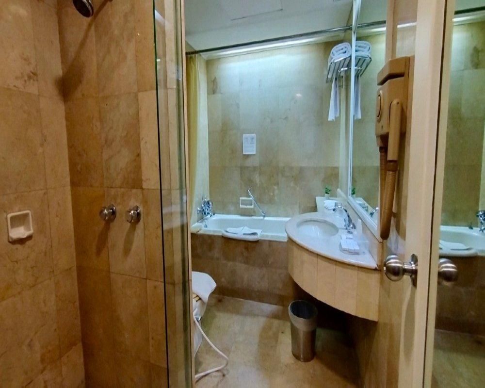 Junior Suite with Bathtub