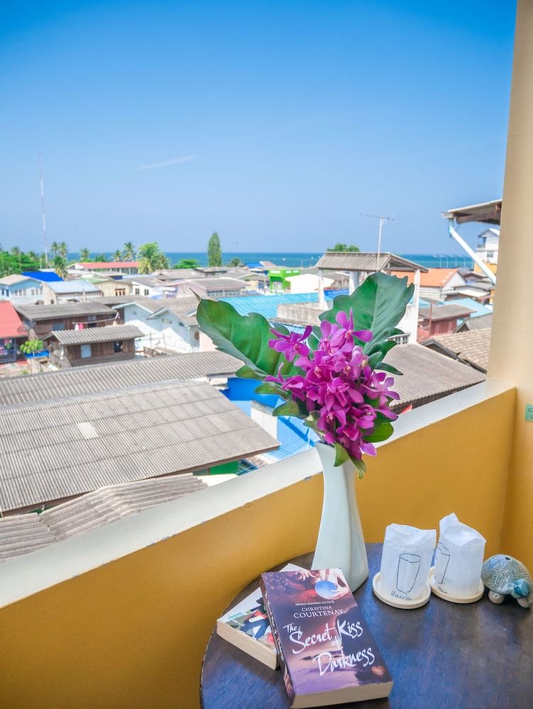 Chomsin Hua Hin Superior Double Room, Balcony 9