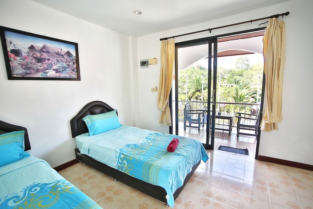 Lotus Friendly Hotel Family Room 7